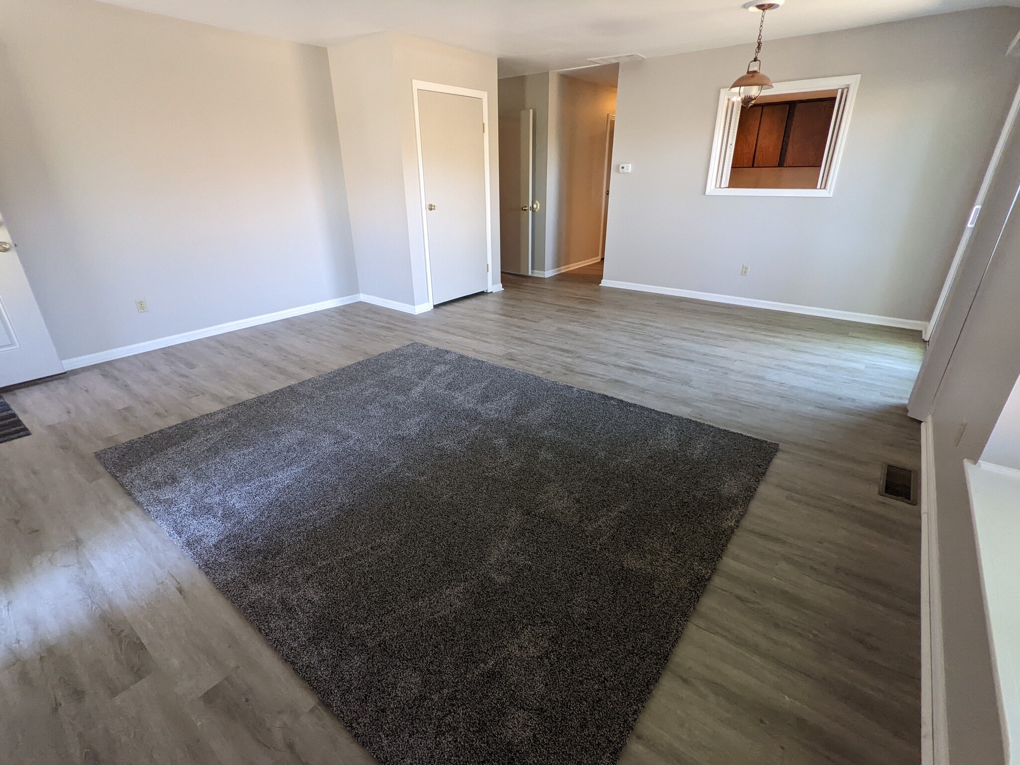 Living room - 4798 Moreland Dr W