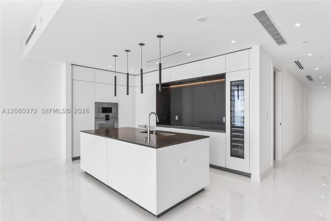 Building Photo - 300 Biscayne Blvd
