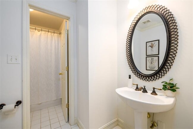 Building Photo - 1560 Oak Park Cove