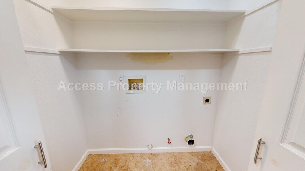 Building Photo - 2141 Norik Dr