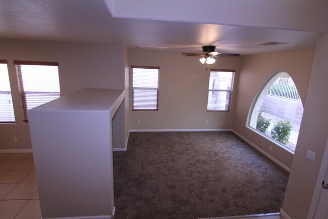 Building Photo - 6709 N Bluebell Garden St