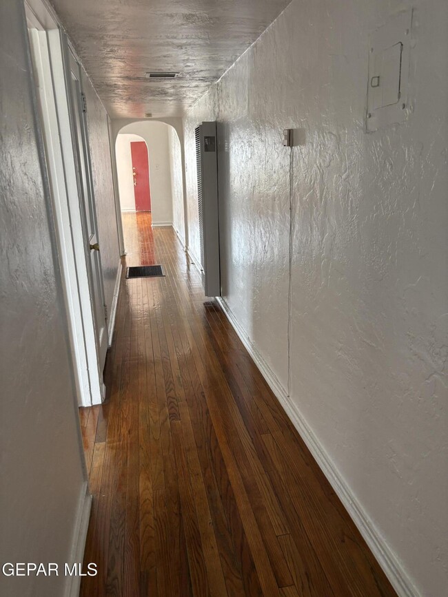 Building Photo - 3230 Savannah Ave