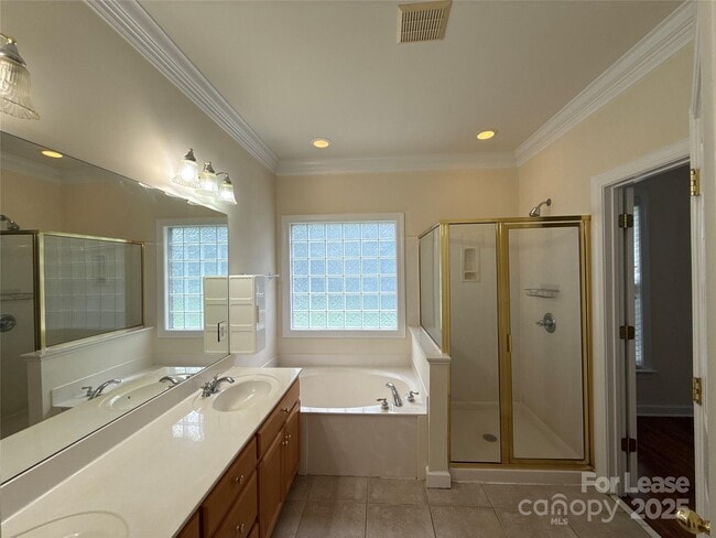 Building Photo - 9535 Numenore Dr
