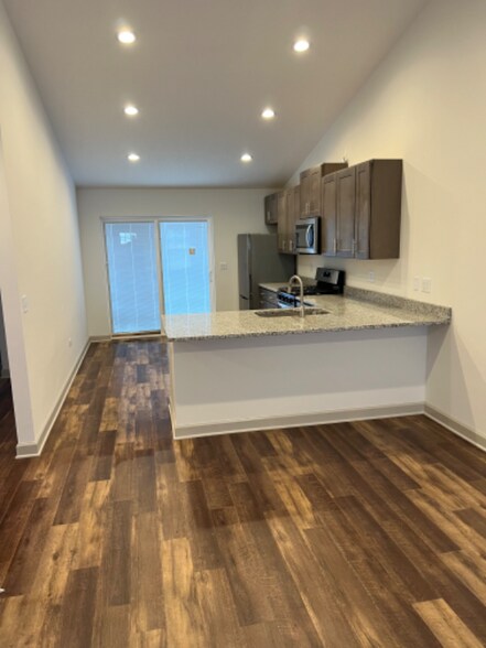 Building Photo - 455 Stewart Ct