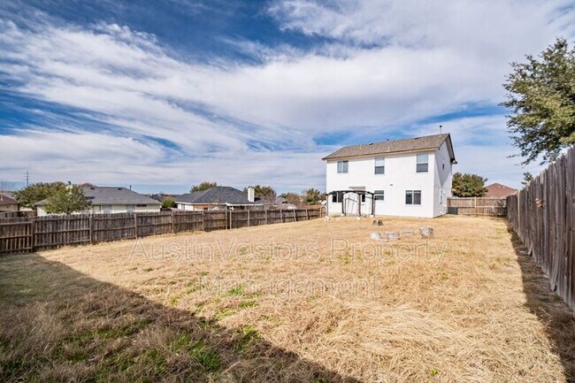 Building Photo - 104 Pond Way