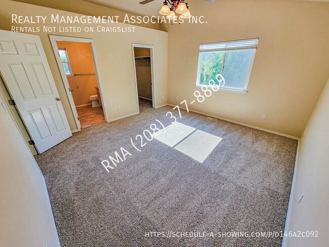 Building Photo - 569 E Heritage Park St