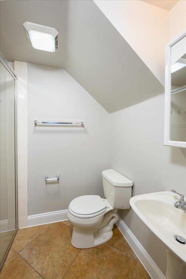 Building Photo - 538 NE 7th Ave