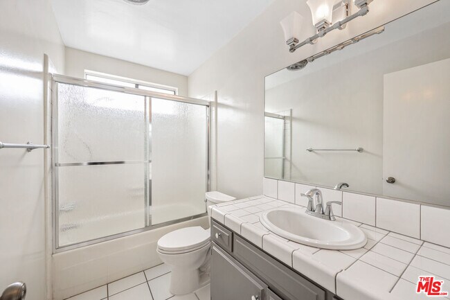 Building Photo - 1425 Centinela Ave