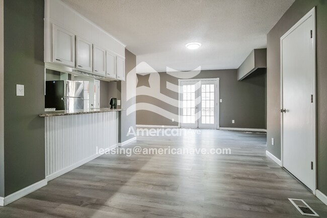 Building Photo - 504 N Dogwood St