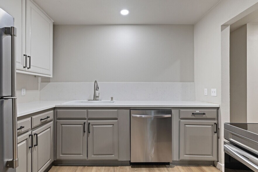 Building Photo - 1910 N Floyd Rd