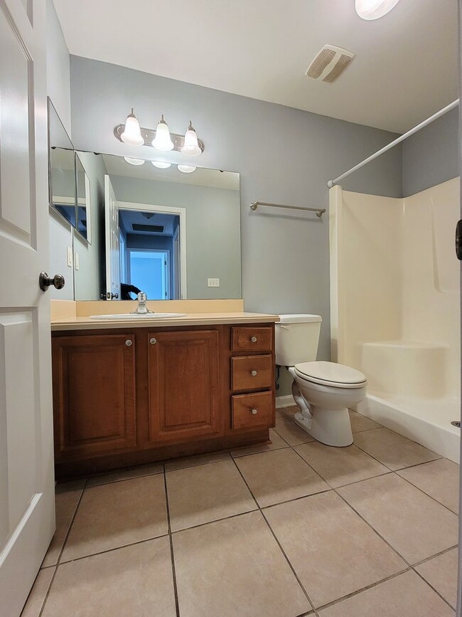 Building Photo - 3 bedroom townhome for rent July 6, 2026  renting for $1775