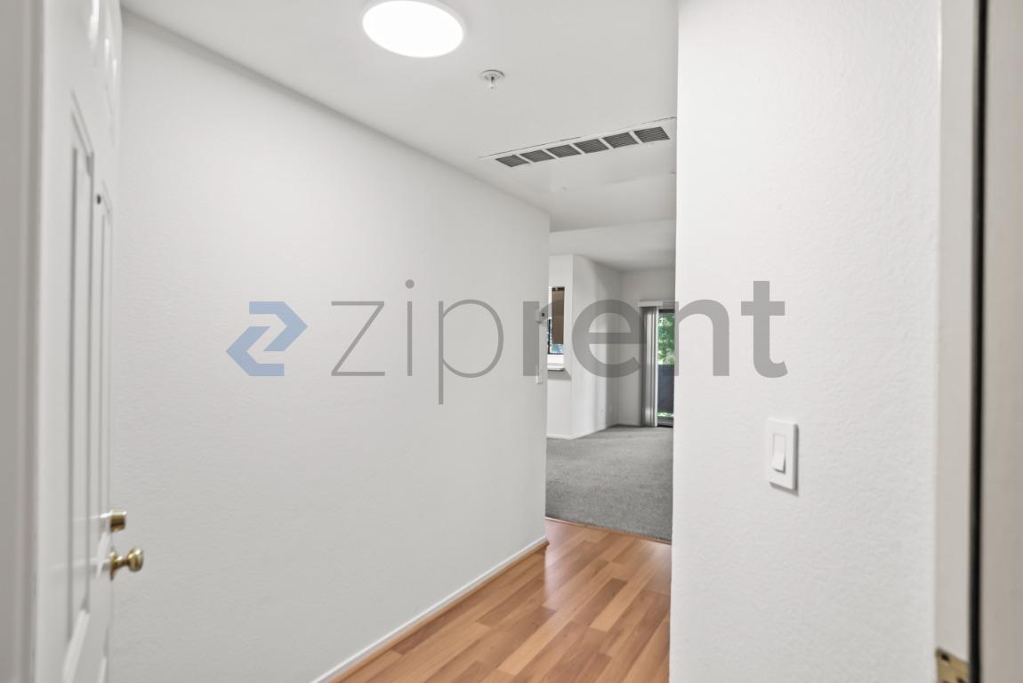 Building Photo - Unit 214