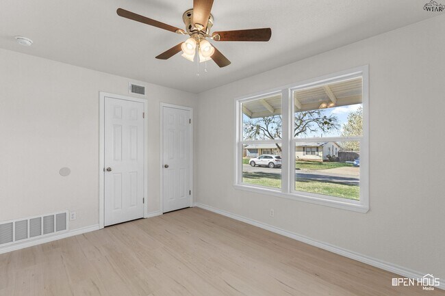 Building Photo - 3201 Cuba Ct