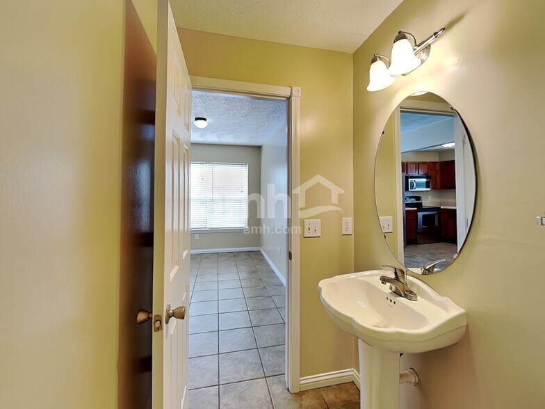 Building Photo - 6804 Trevino Way