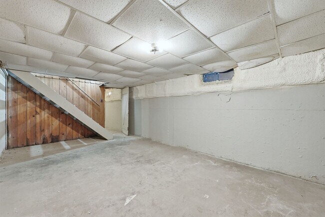 Building Photo - Freshly Updated 3BR Home with Garage & Carport