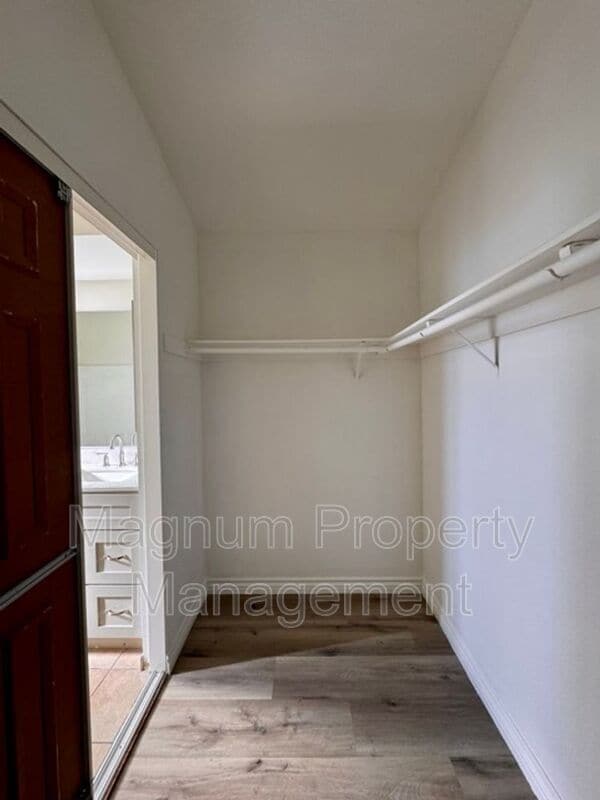 Building Photo - 24473 St Thomas Ave