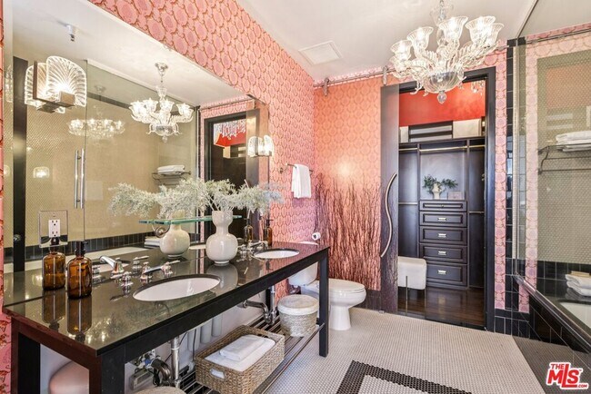 Building Photo - 1645 Vine St