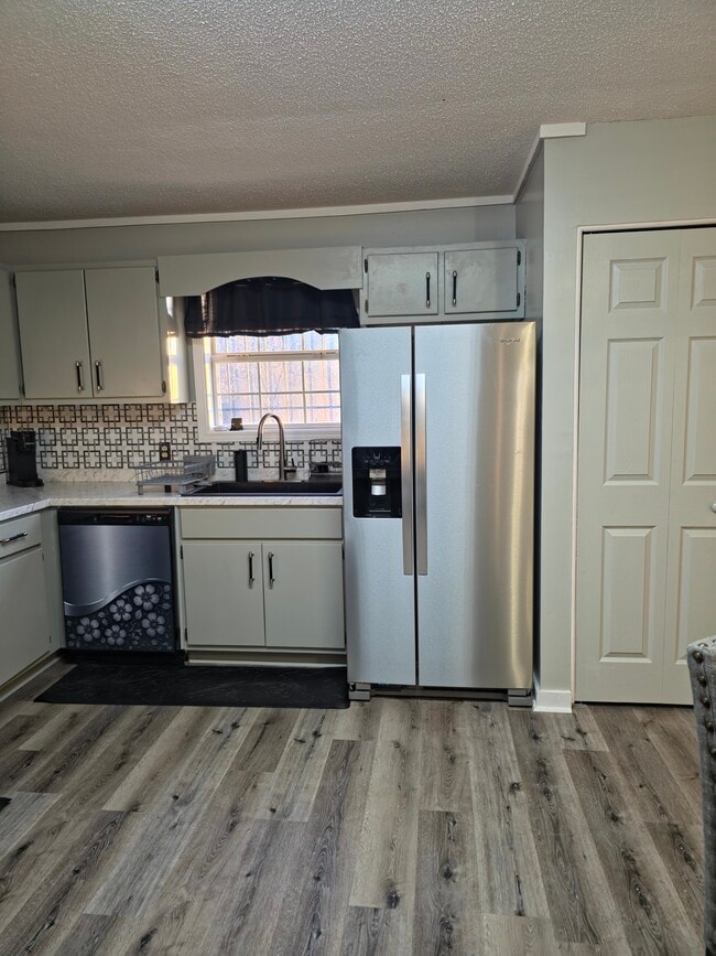 Building Photo - 1555 Lyons Center Rd