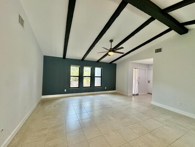 Building Photo - 5580 Cynthia Ln