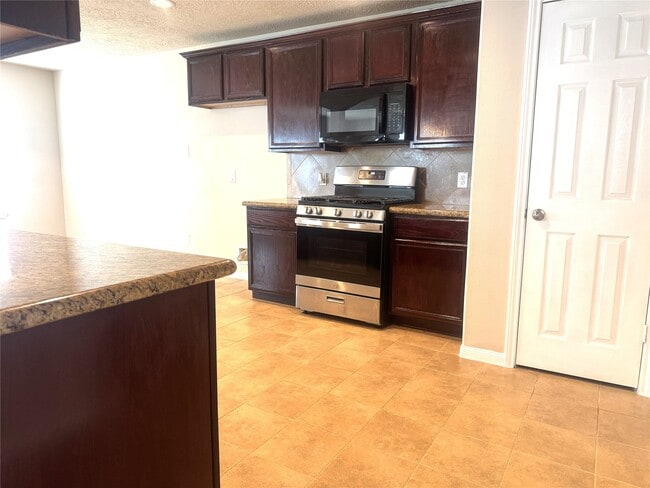Building Photo - 2231 Tandy Park Way