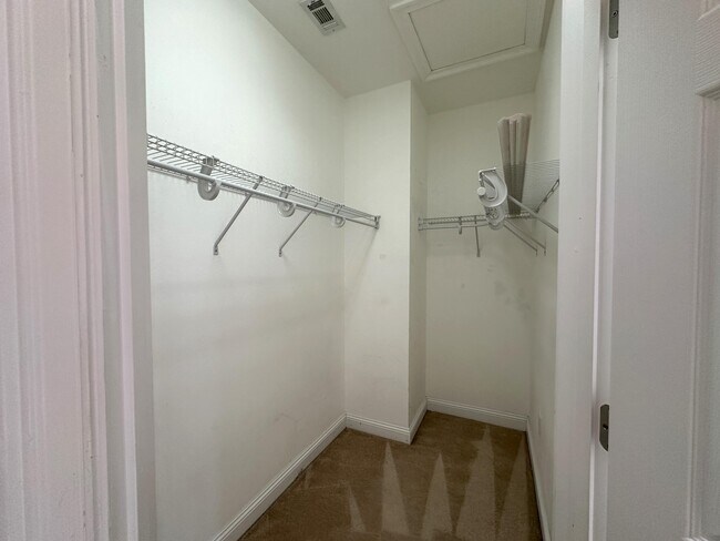 Building Photo - 413 Nathey Ave