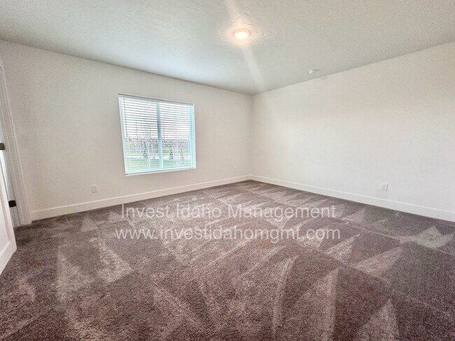 Building Photo - Luxury Townhome available now!