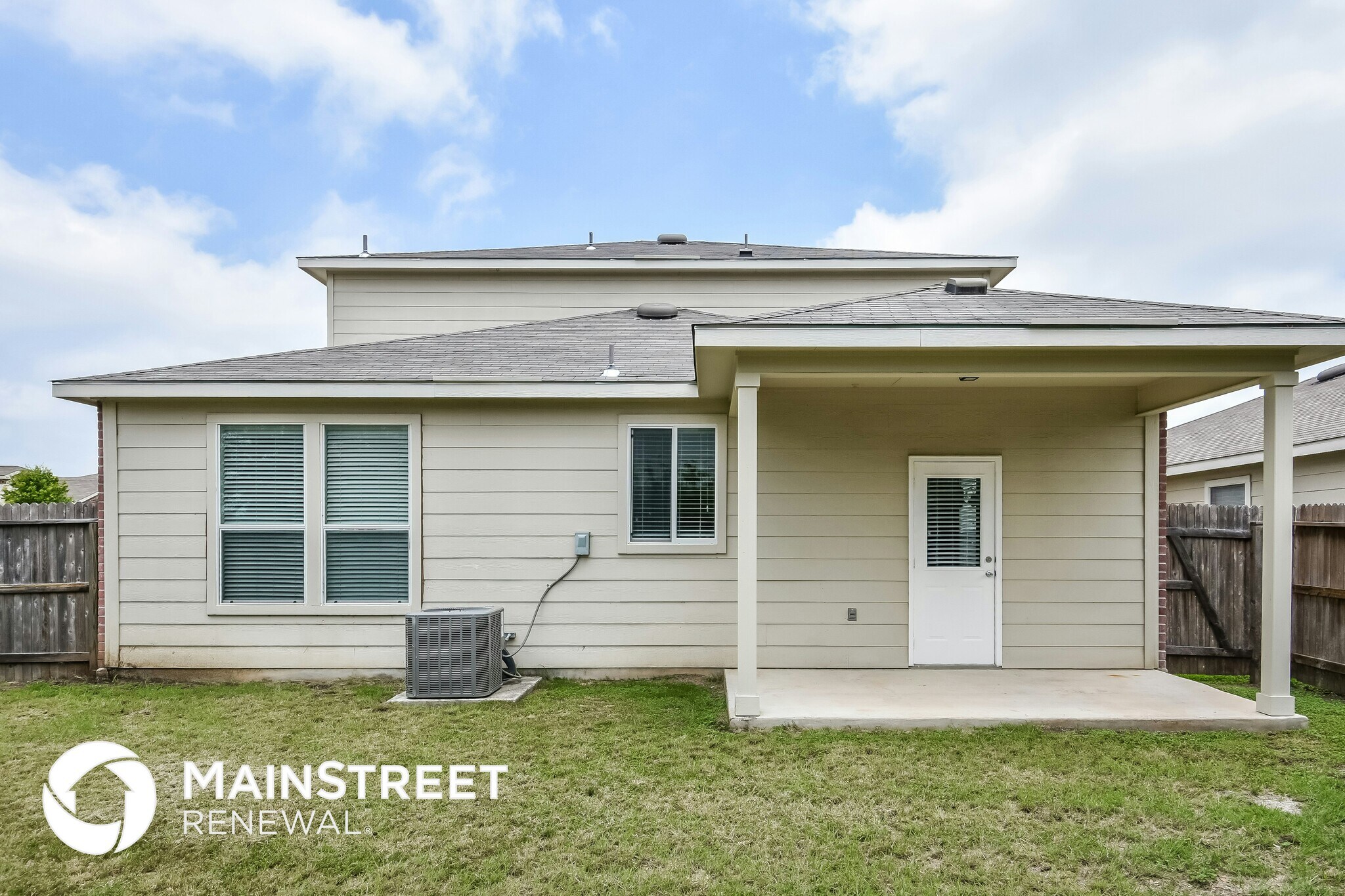 Building Photo - 11942 Fieldcrest Run