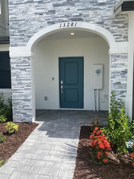 Primary Photo - 13281 SW 285th St