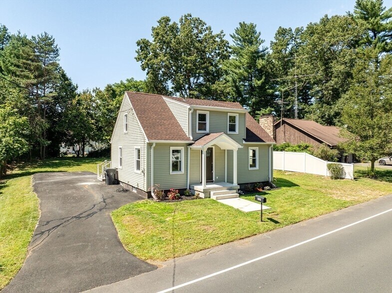 Building Photo - 227 Old County Rd