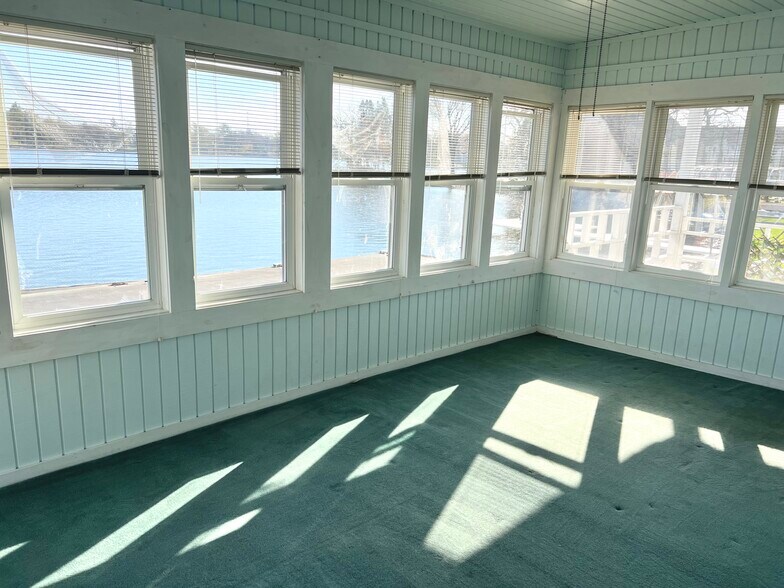 Three seasons room with panoramic view of the lake. - 319 N Lake Rd