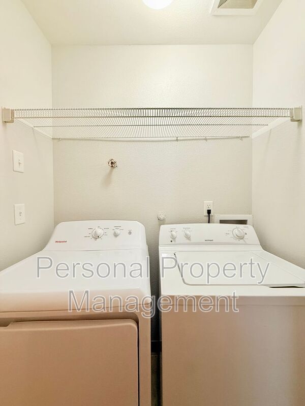 Building Photo - 3412 NE 66th Ave