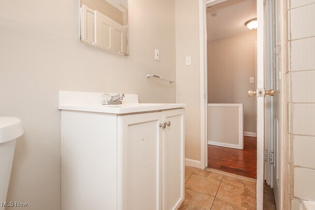 Building Photo - 257 E 250th St