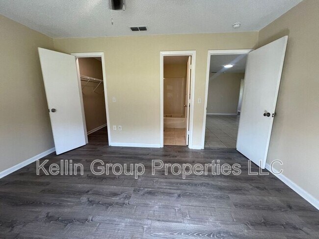 Building Photo - 858 Fox Lake Dr
