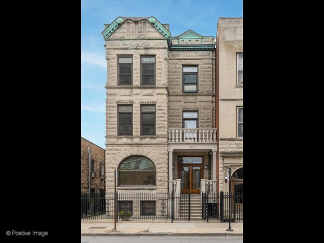 Primary Photo - 709 W Diversey Pkwy