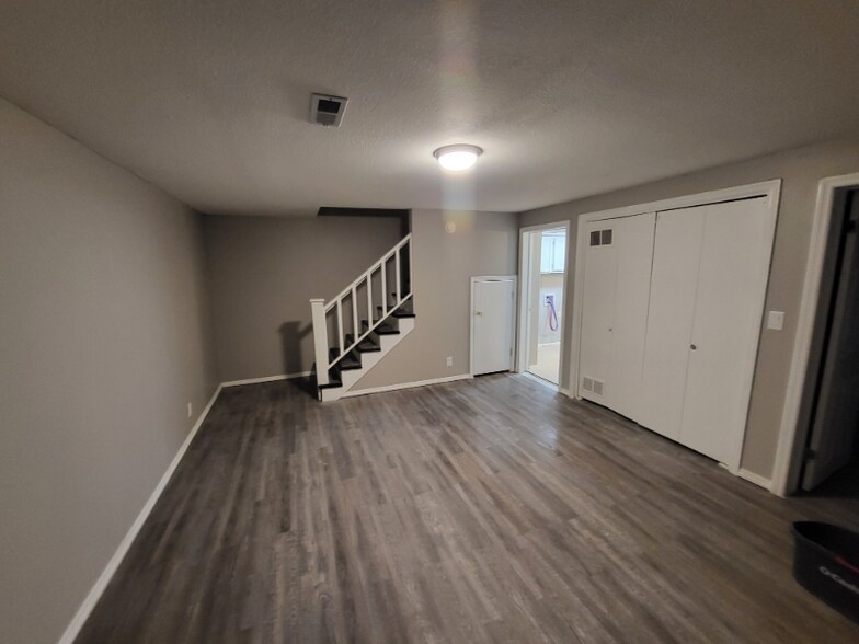 Building Photo - 9111 W Westlawn St