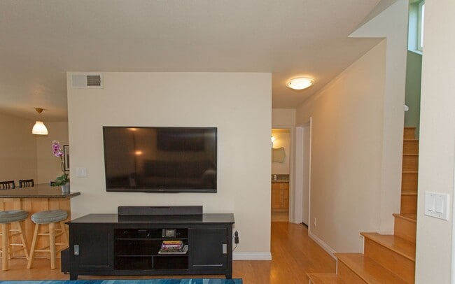 Building Photo - Carlsbad Village Furnished 2 bedroom/2 bath Long Term