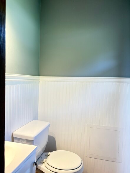 Building Photo - 1406 Valley View Dr
