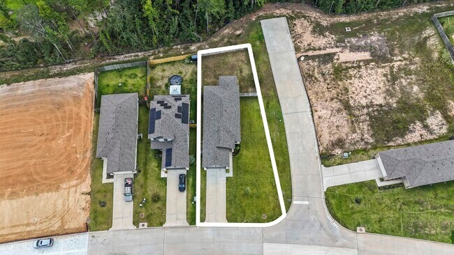 Building Photo - 25207 Pomegranate Pl