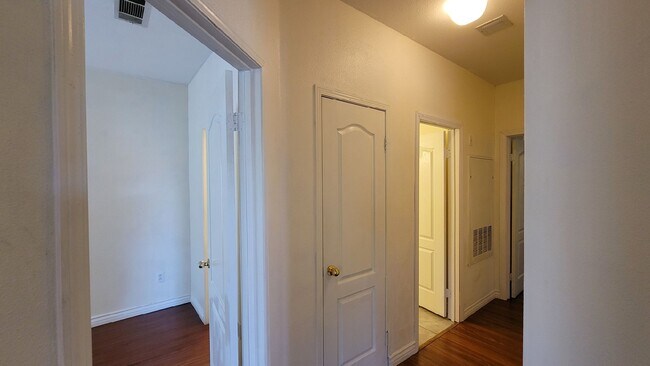 Building Photo - 5525 W Flamingo Rd