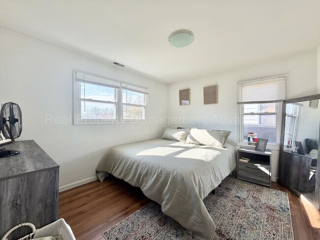 Building Photo - Fully Updated Two Bedroom with Contemporary Style and Comfort Throughout!