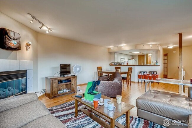 Building Photo - AMAZING LOCATION 3 Bed 2.5 Bath Townhome in Boulder near Campus