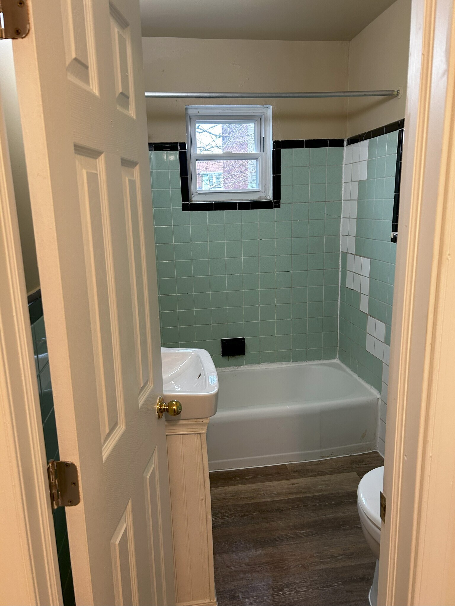 Bathroom, Tub, Shower - 6008 N 12th St