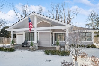 Building Photo - 525 W Deerpath Rd