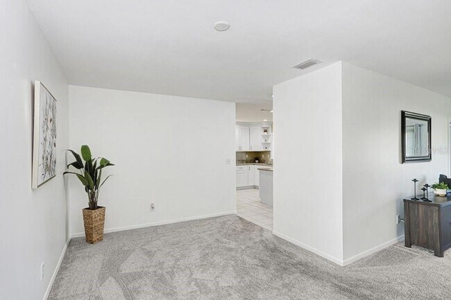 Building Photo - 2306 Lancaster Dr