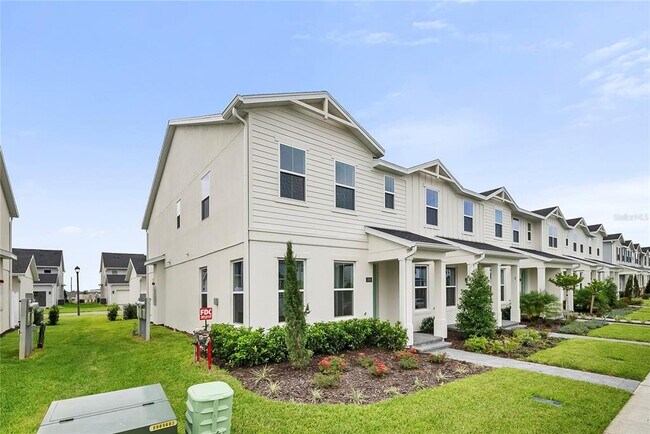 Building Photo - 1856 Crowncrest Dr