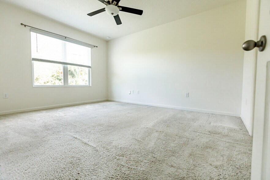 Building Photo - 1219 SW Patricia Ave