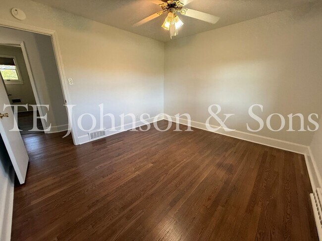 Building Photo - Three bedroom House with Large Lot in Country Setting