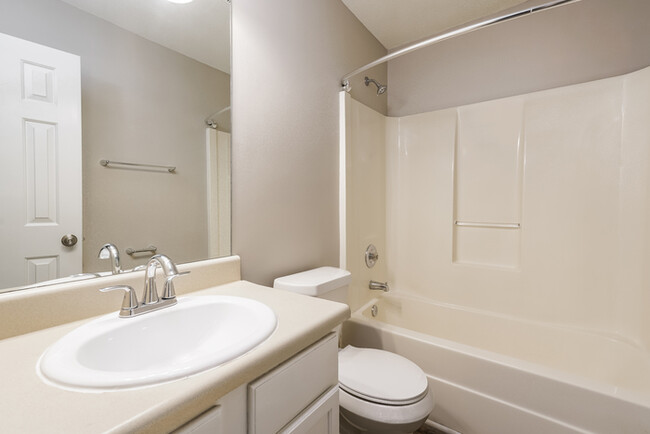 Building Photo - 2802 Knoll View Pl