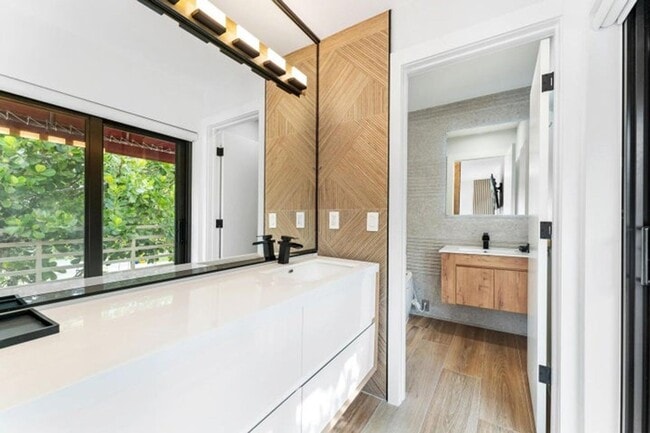 Building Photo - 5610 S Ocean Blvd