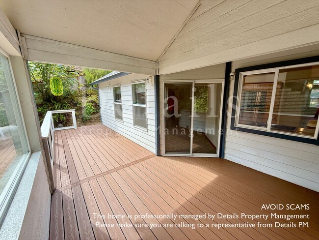 Building Photo - Nice Open Rambler in Secluded Central Kits...